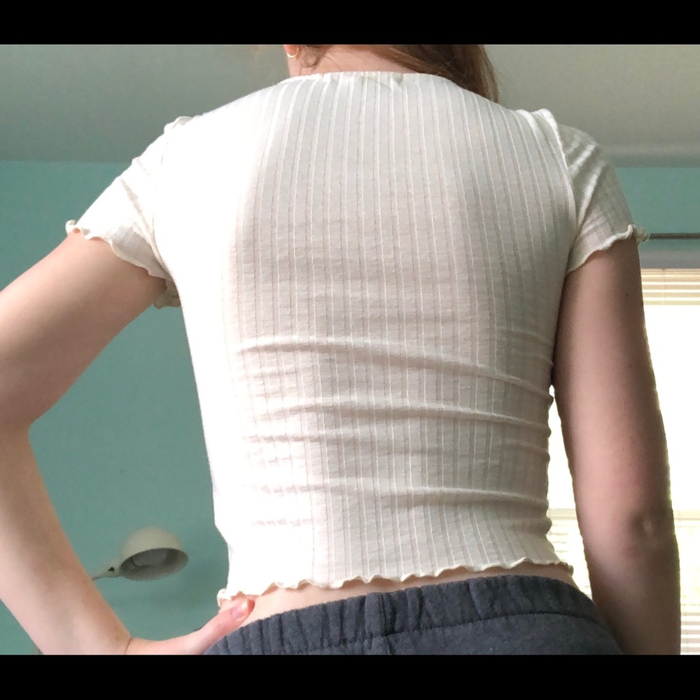 Barely worn ribbed adjustable tie up front top!